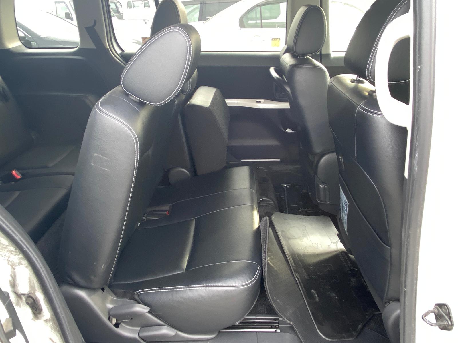 2012 Toyota ISIS